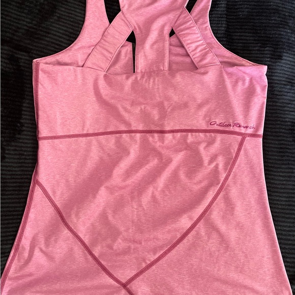 Outdoor Research Amelia tank with built in shelf bra, womenโs size small - Picture 7 of 14